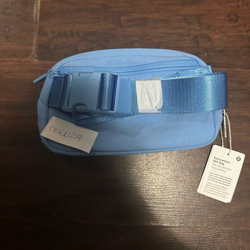 Lululemon Everywhere Belt Bag 1L- aero Blue - Picture 4 of 9